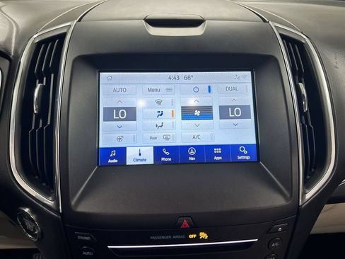 Used 2019 Ford Edge Titanium w/ Cold Weather Package AWD/4WD image 14