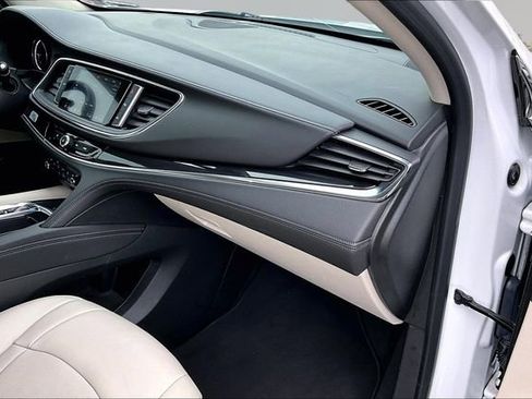 Used 2023 Buick Enclave Essence image 15