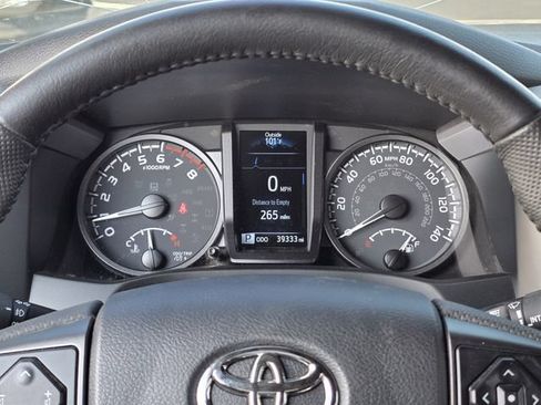 Used 2023 Toyota Tacoma TRD Off-Road w/ Technology Package AWD/4WD image 10
