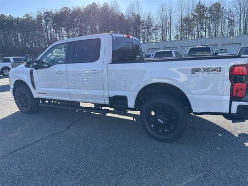 Used 2025 Ford F250 Lariat w/ Black Appearance Package image 4