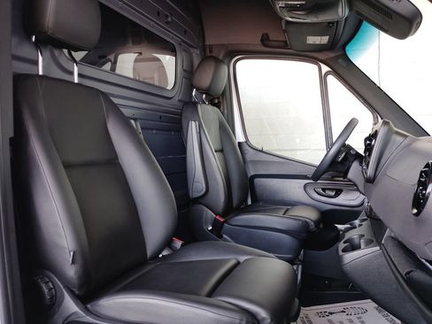 Used 2023 Mercedes-Benz Sprinter 3500 image 11