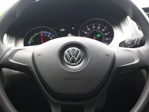 Used 2016 Volkswagen e-Golf SE image 20