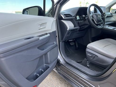 Used 2021 Toyota Sienna LE image 20