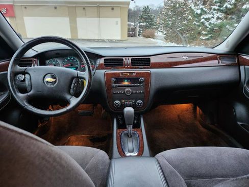 Used 2011 Chevrolet Impala LT image 18