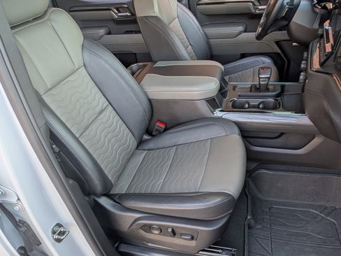 Used 2024 Chevrolet Silverado 1500 ZR2 w/ Technology Package image 21