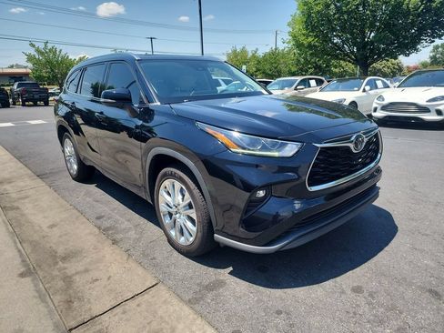 Used 2023 Toyota Highlander Limited FWD image 2