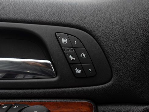 Used 2013 Chevrolet Avalanche LTZ image 20