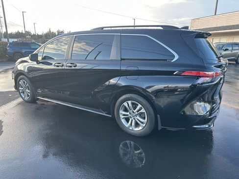 Used 2021 Toyota Sienna XSE image 4