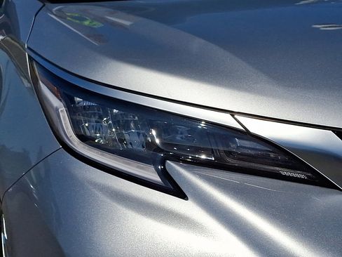 Certified 2023 Toyota Sienna XSE image 11