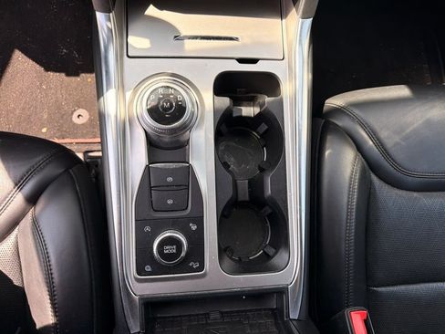 Used 2020 Ford Explorer Platinum w/ Premium Technology Package AWD/4WD image 23