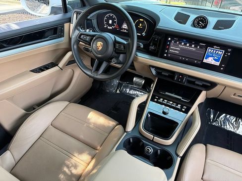 Used 2024 Porsche Cayenne S AWD/4WD image 47