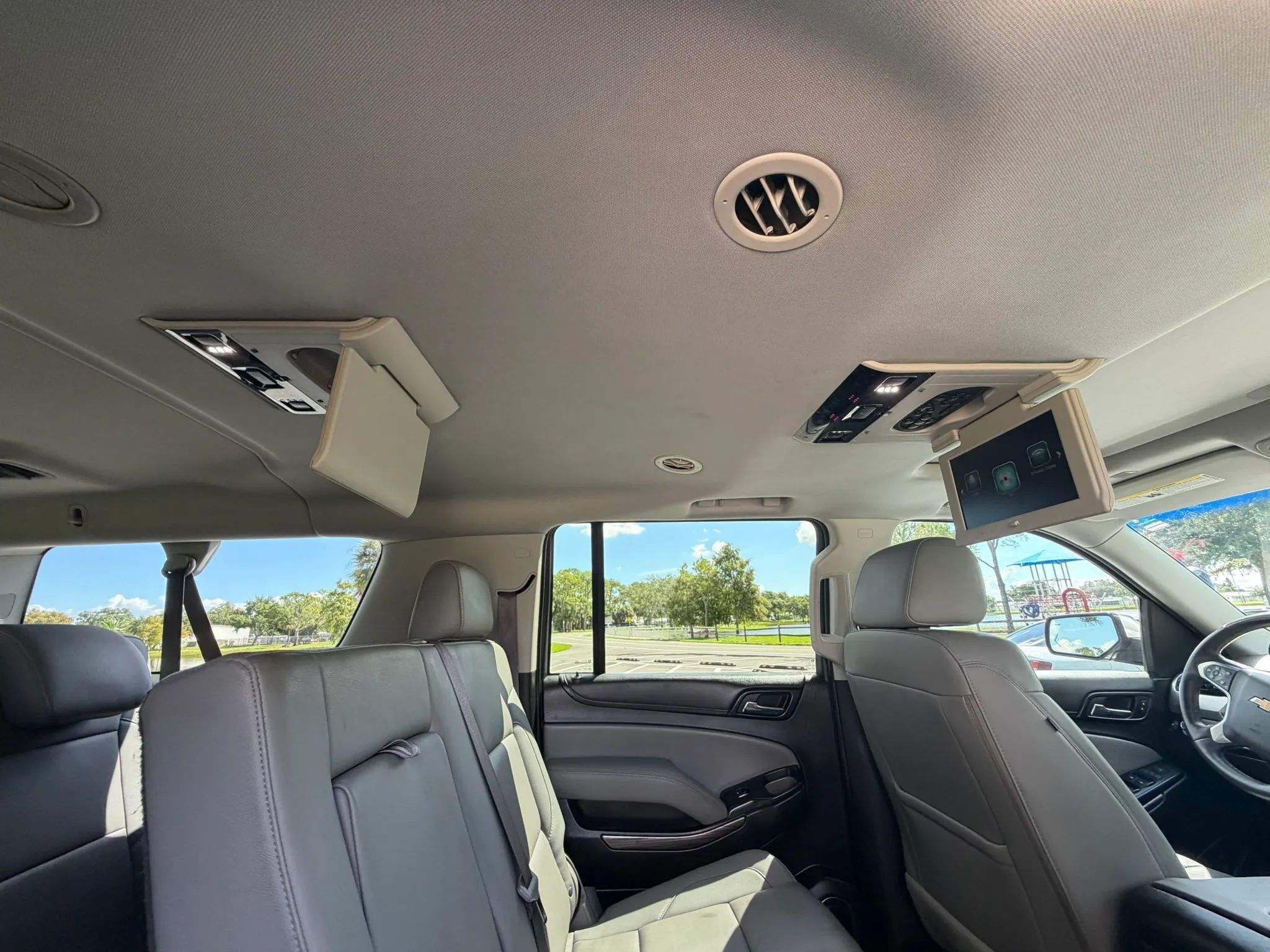 Used 2017 Chevrolet Suburban LT AWD/4WD image 24