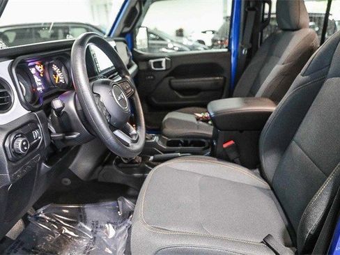 Used 2025 Jeep Gladiator Nighthawk image 17