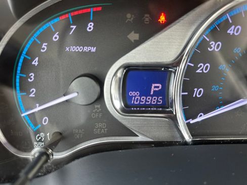 Used 2013 Toyota Sienna XLE w/ Entertainment Pkg image 17