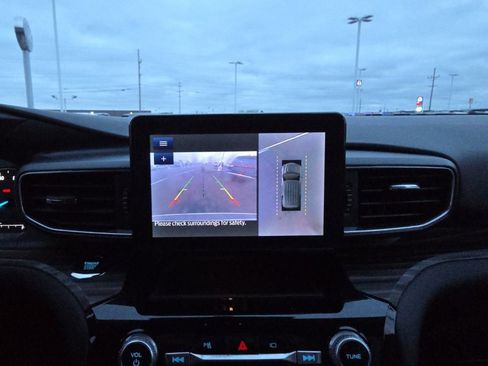 Used 2022 Ford Explorer Limited image 12