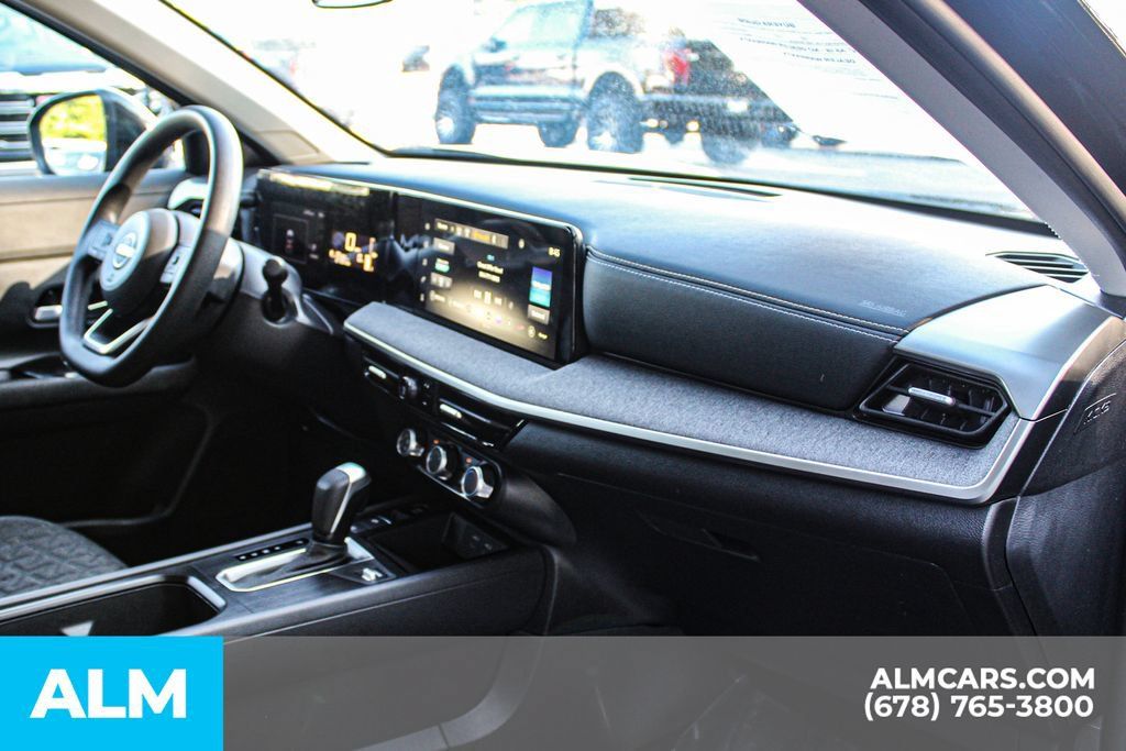 Used 2025 Nissan Kicks SV FWD image 17