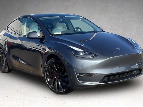 Used 2023 Tesla Model Y Performance image 2