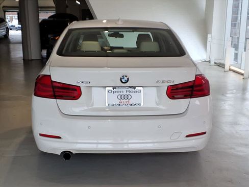 Used 2018 BMW 320i xDrive Sedan w/ Convenience Package image 5