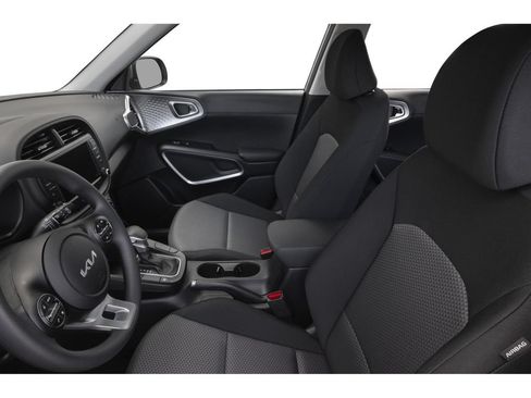 Used 2025 Kia Soul LX w/ LX Technology Package FWD image 6