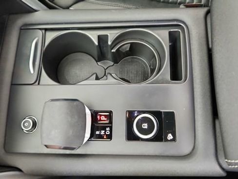 Used 2024 Land Rover Discovery Dynamic SE AWD/4WD image 52