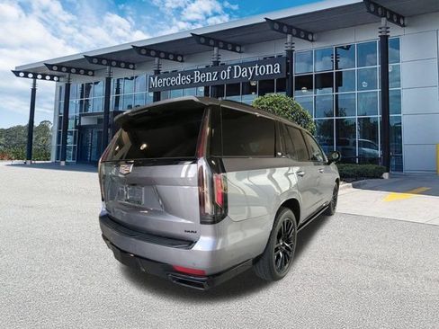 Used 2022 Cadillac Escalade Sport Platinum AWD/4WD image 4