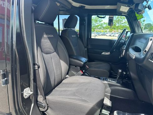 Used 2016 Jeep Wrangler Unlimited Sahara w/ Connectivity Group AWD/4WD image 10