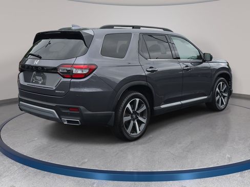 Used 2023 Honda Pilot Touring image 5
