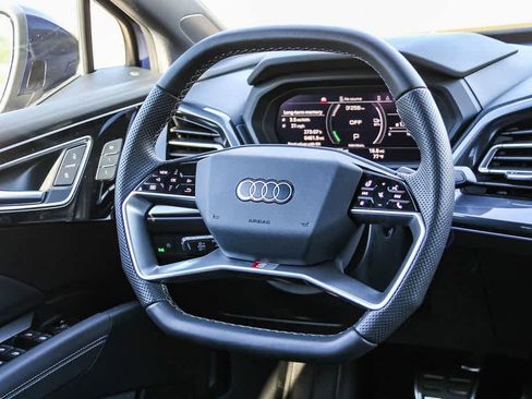 Used 2025 Audi Q4 e-tron Premium Plus w/ Premium Plus image 14