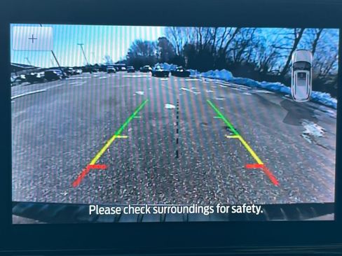 Used 2023 Ford Explorer XLT image 9