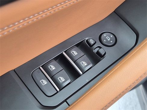 Used 2023 BMW X6 xDrive40i w/ M Sport Package image 23