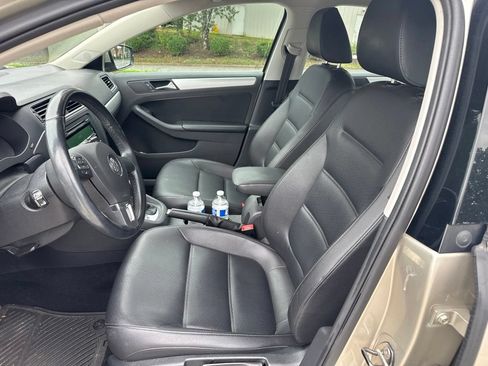 Used 2013 Volkswagen Jetta SE FWD image 19