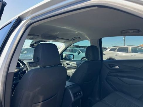 Used 2020 Chevrolet Equinox LT w/ Driver Convenience Package FWD image 9