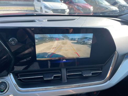 Used 2025 Chevrolet Trax LT w/ LT Convenience Package image 22