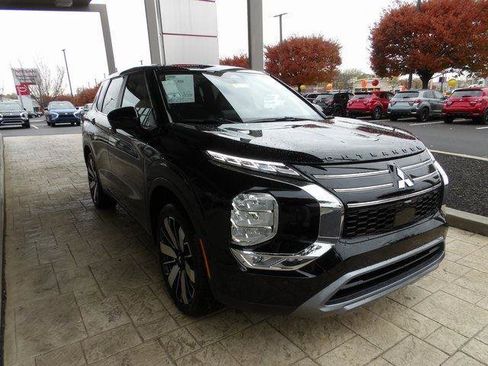 New 2025 Mitsubishi Outlander SE image 3