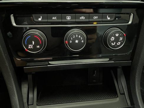 Used 2020 Volkswagen GTI SE image 37