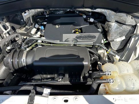 Used 2020 Ford Explorer XLT w/ Equipment Group 202A RWD image 30