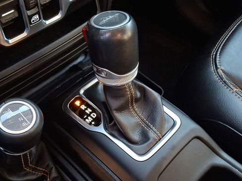 Used 2023 Jeep Gladiator Overland image 14