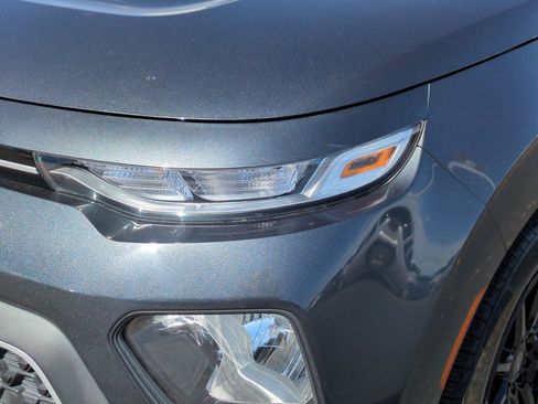 Used 2021 Kia Soul LX image 10