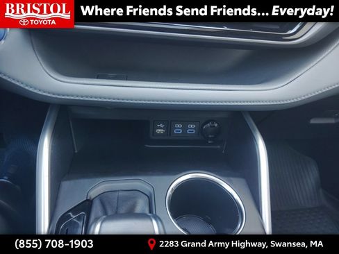 Used 2022 Toyota Highlander XLE AWD/4WD image 26