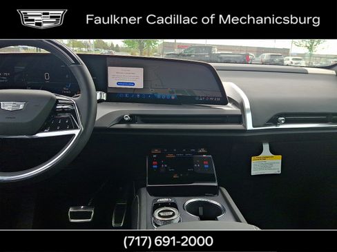 New 2026 Cadillac Vistiq Sport w/ LPO, Floor Liner Package AWD/4WD image 15