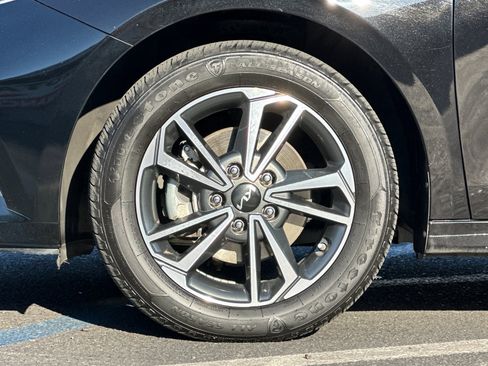 Used 2023 Kia Forte LXS w/ LXS Technology Package image 21