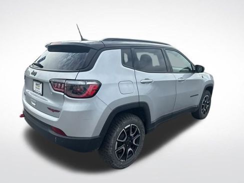 Used 2025 Jeep Compass Trailhawk AWD/4WD image 5