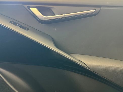 Used 2025 Kia Niro SX Touring image 20