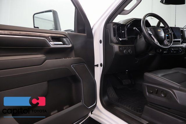 Used 2024 Chevrolet Silverado 3500 LTZ AWD/4WD image 9