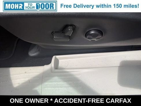 Used 2022 Chrysler Voyager LX FWD image 12