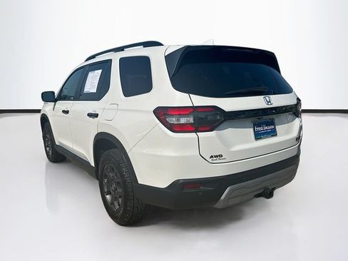Certified 2025 Honda Pilot TrailSport image 5