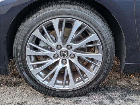 Used 2019 Lexus ES 350 w/ Premium Package image 10