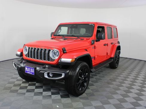 Used 2025 Jeep Wrangler Unlimited Sahara AWD/4WD image 20