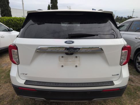 Used 2020 Ford Explorer XLT w/ Equipment Group 202A AWD/4WD image 3