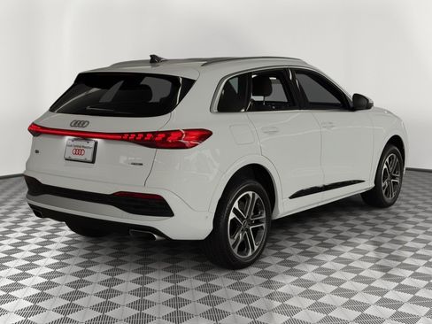 Used 2025 Audi Q5 Premium w/ Convenience Package AWD/4WD image 9
